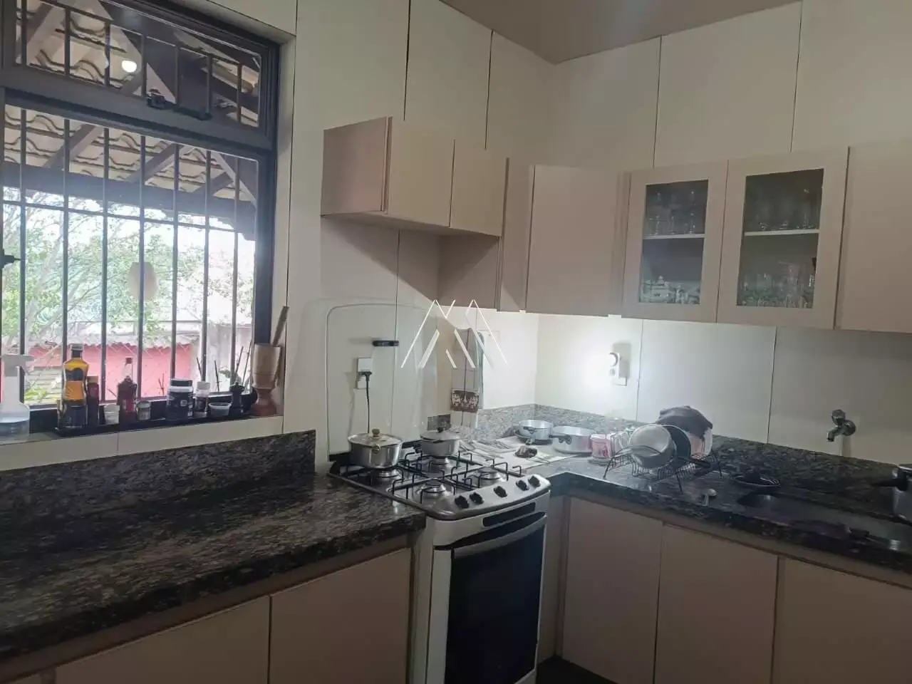 Vendo excelente casa em Itaúna em excelente localização!