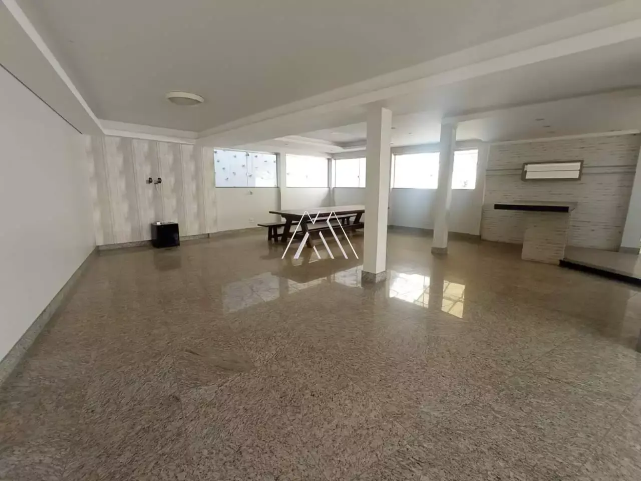 Vendo apartamento em Itaúna com excelente localização! — 3 quartos no Centro