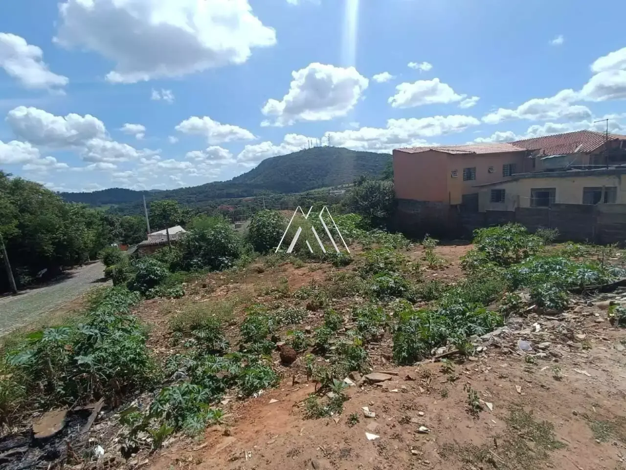 Vendo lote em Itaúna com ótima localização! — 292 m² no Graças