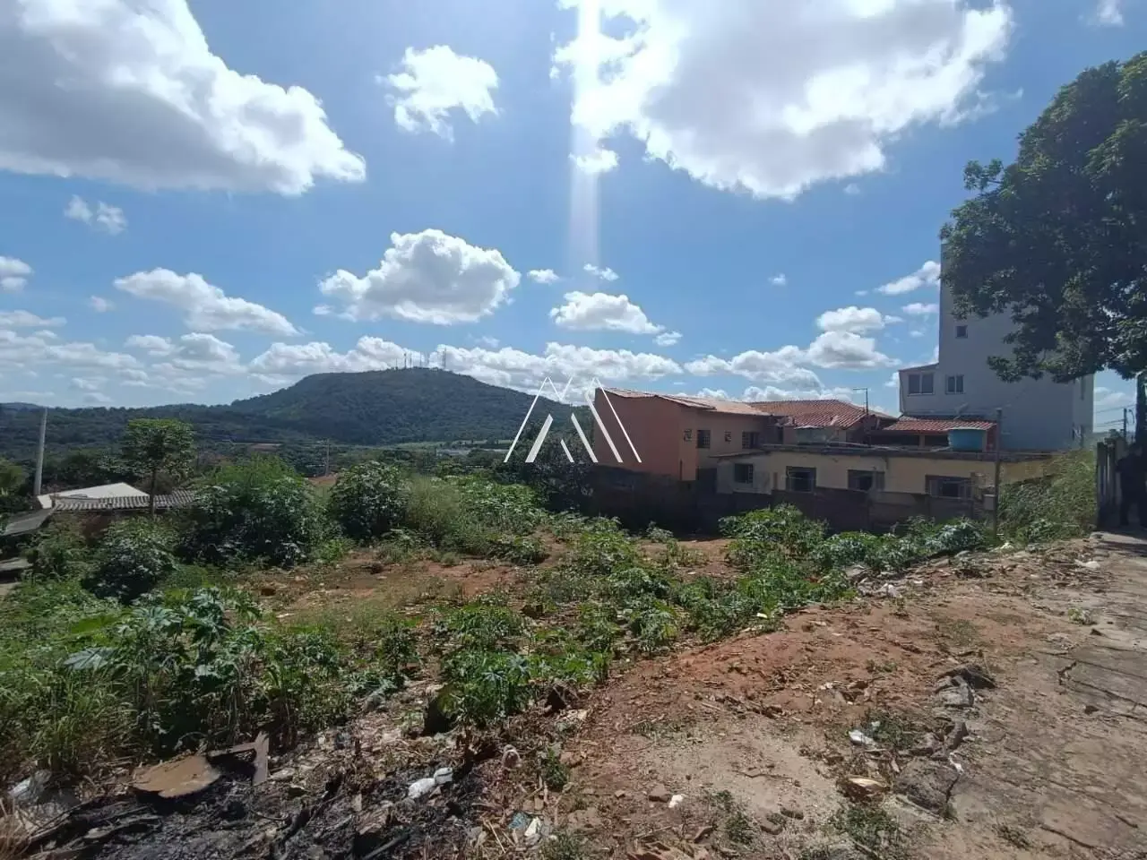 Vendo lote em Itaúna com ótima localização! — 292 m² no Graças
