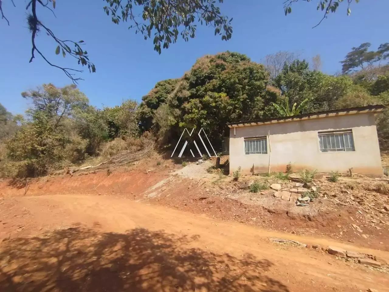 Vendo chácara em Itaúna com ótima localização!