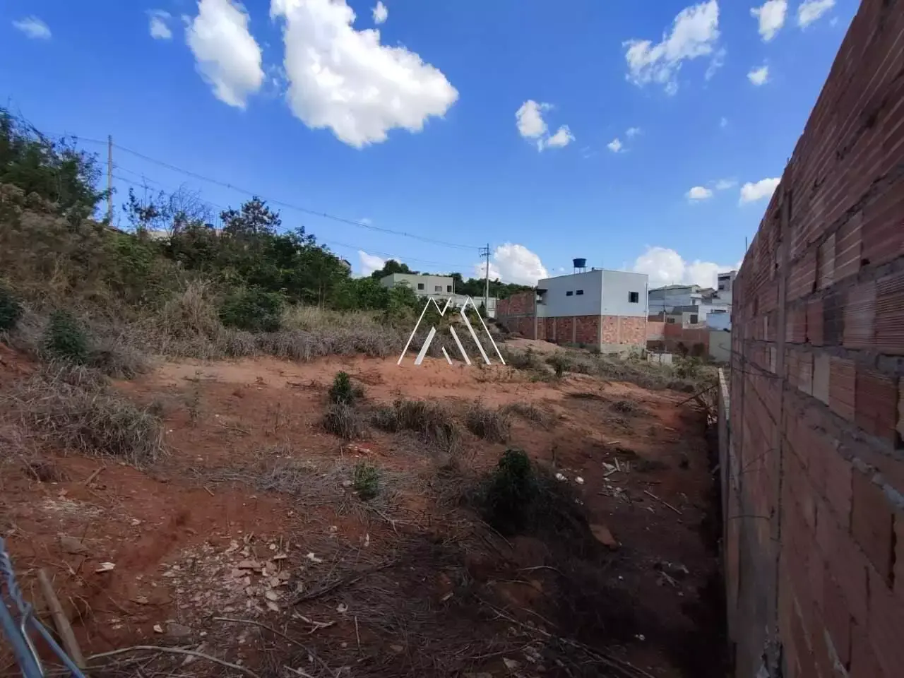 Vendo lote em Itaúna com ótima localização! — 300 m² no Godofredo Gonçalves