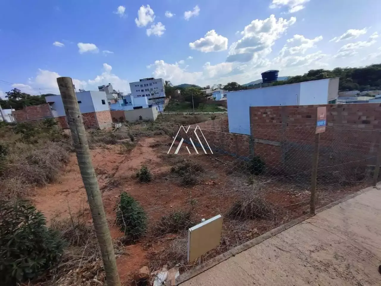 Vendo lote em Itaúna com ótima localização! — 300 m² no Godofredo Gonçalves