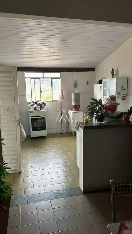 Vendo casa em Itaúna em excelente localização! — 5 quartos no Santanense