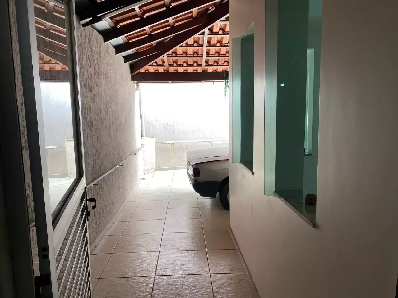 Vendo casa em Itaúna com excelente localização! — 2 quartos no Cerqueira Lima