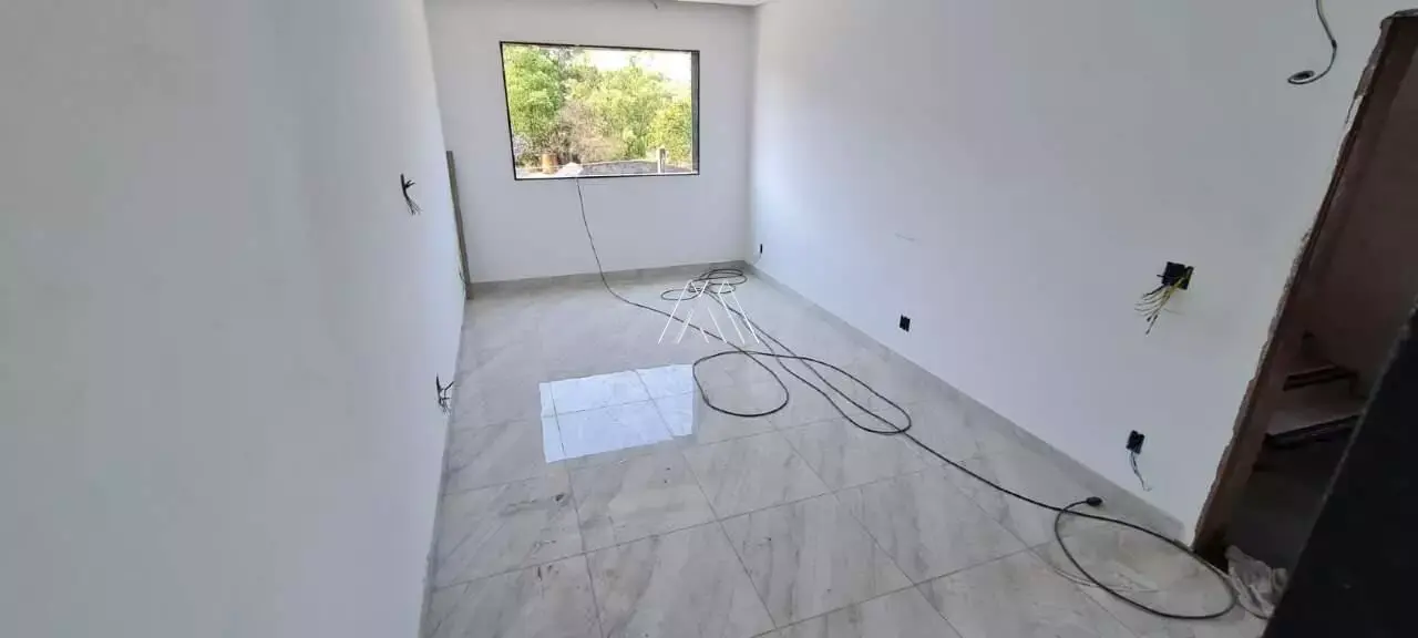 Vendo apartamento em Itaúna com excelente localização! — Cobertura 3 quartos no Santa Mônica