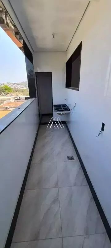 Vendo apartamento em Itaúna com excelente localização! — Cobertura 3 quartos no Santa Mônica