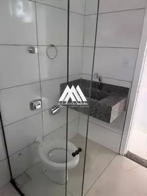 Vendo casa em Itaúna com excelente localização! — Casa 2 quartos no Centro