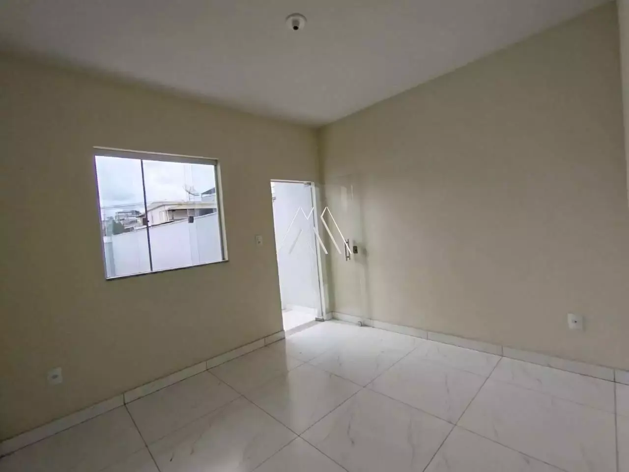 Vendo casa com 02 quartos no Parque Jardim