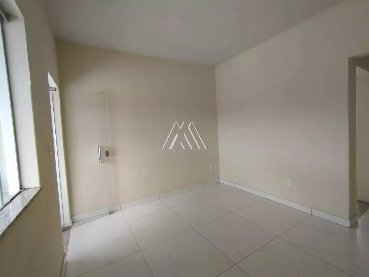 Vendo casa com 02 quartos no Parque Jardim