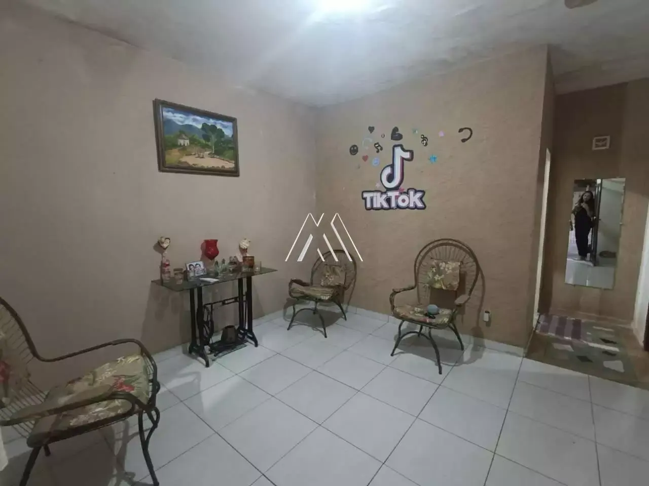 Vendo casa em Itaúna em excelente localização! — Casa 3 quartos no Lourdes
