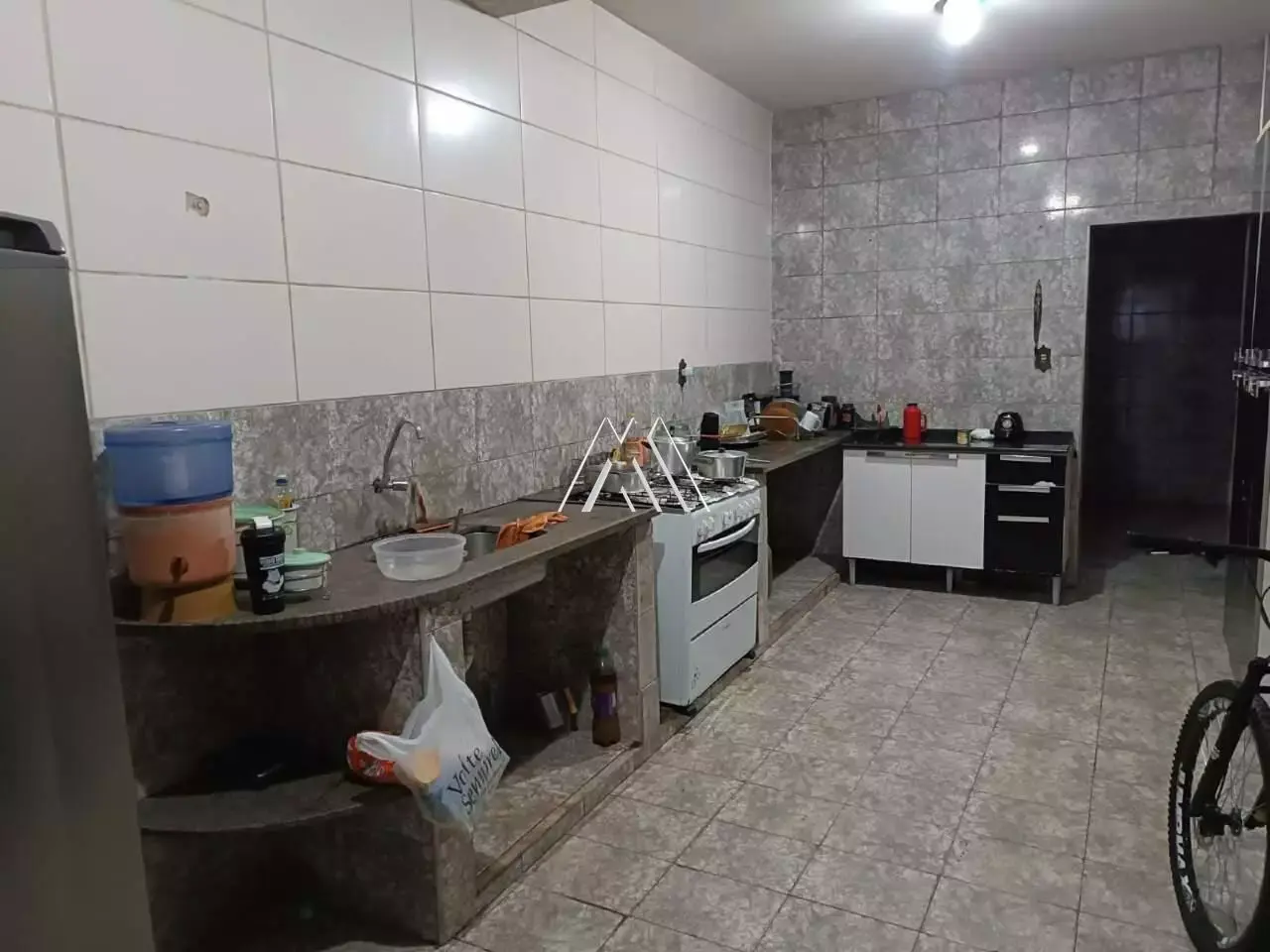 Vendo casa em Itaúna em excelente localização! — Casa 3 quartos no Lourdes