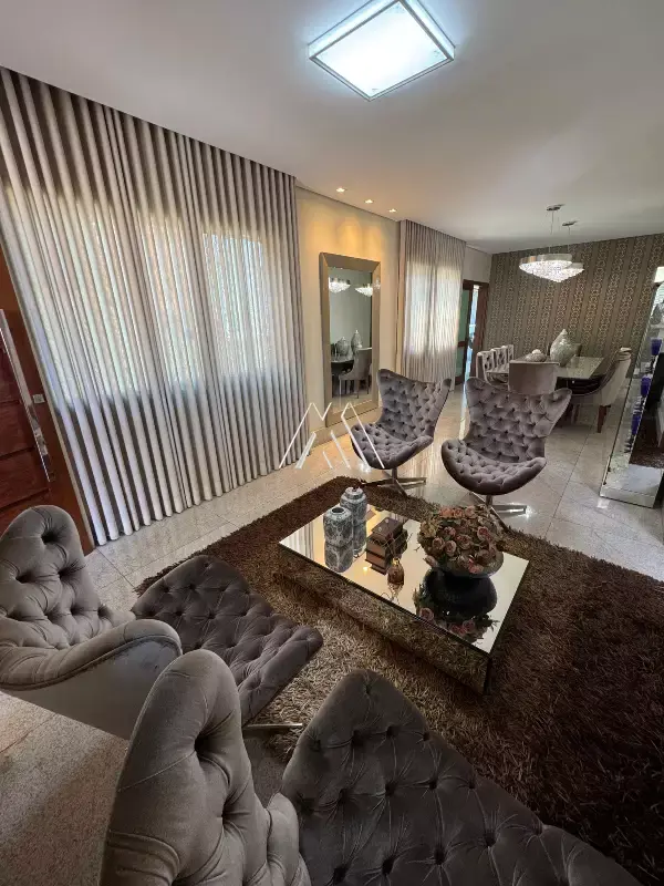 IMÓVEL PARA VENDA - SANTANENSE - ITAÚNA MG — Casa 3 quartos, 315 m²