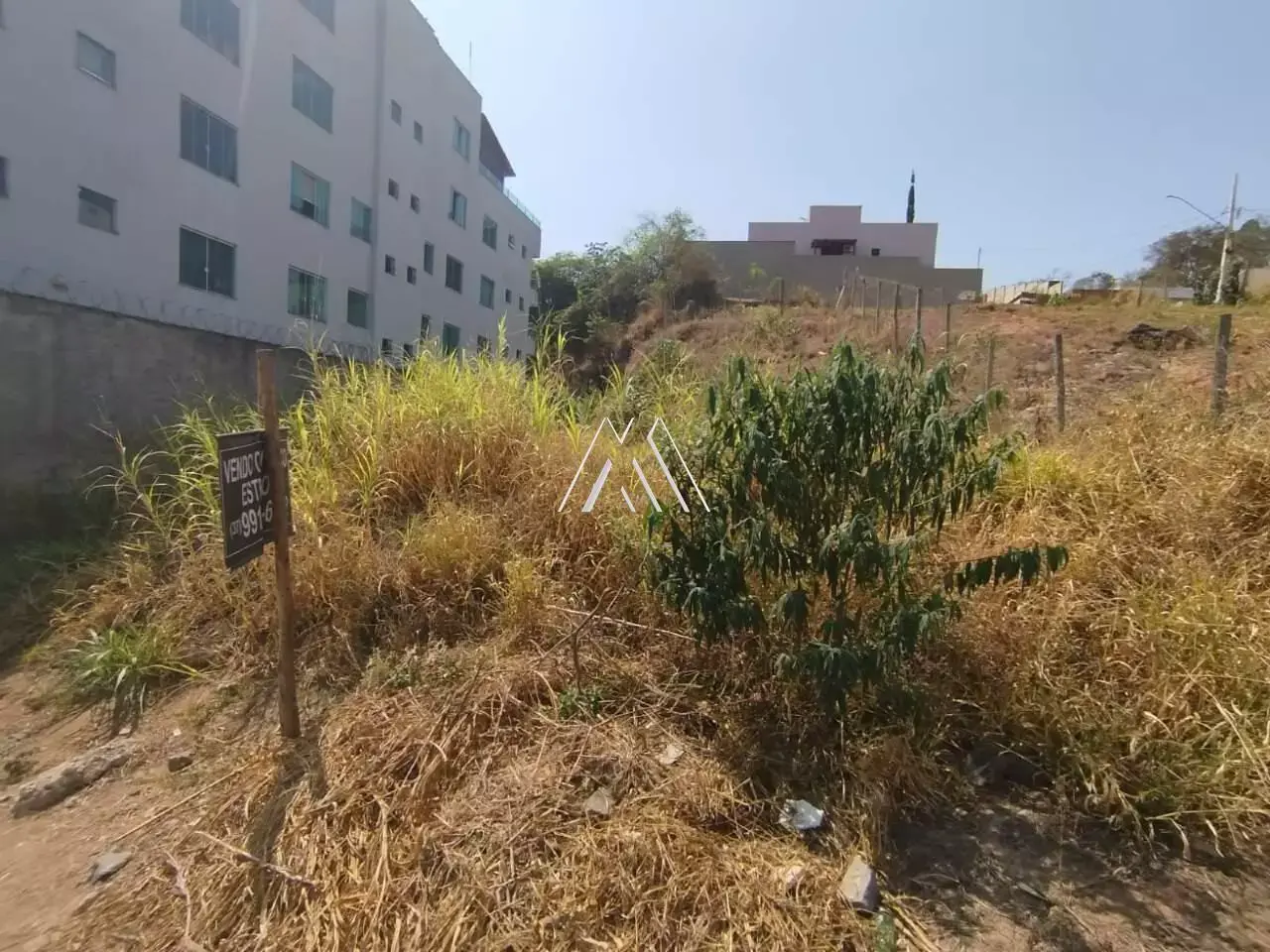 Vendo lote em Itaúna com ótima localização! — 308 m² no Olímpio Moreira