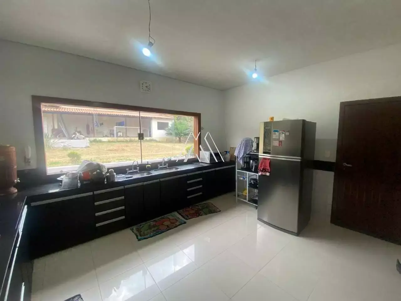 Vendo casa em Itaúna em excelente localização! — Casa 3 quartos no Santanense