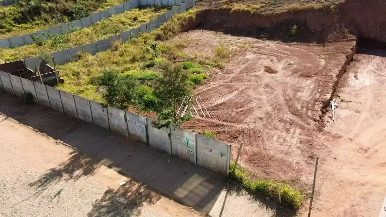Vendo lote em Itaúna com ótima localização! — 360 m² no Tropical