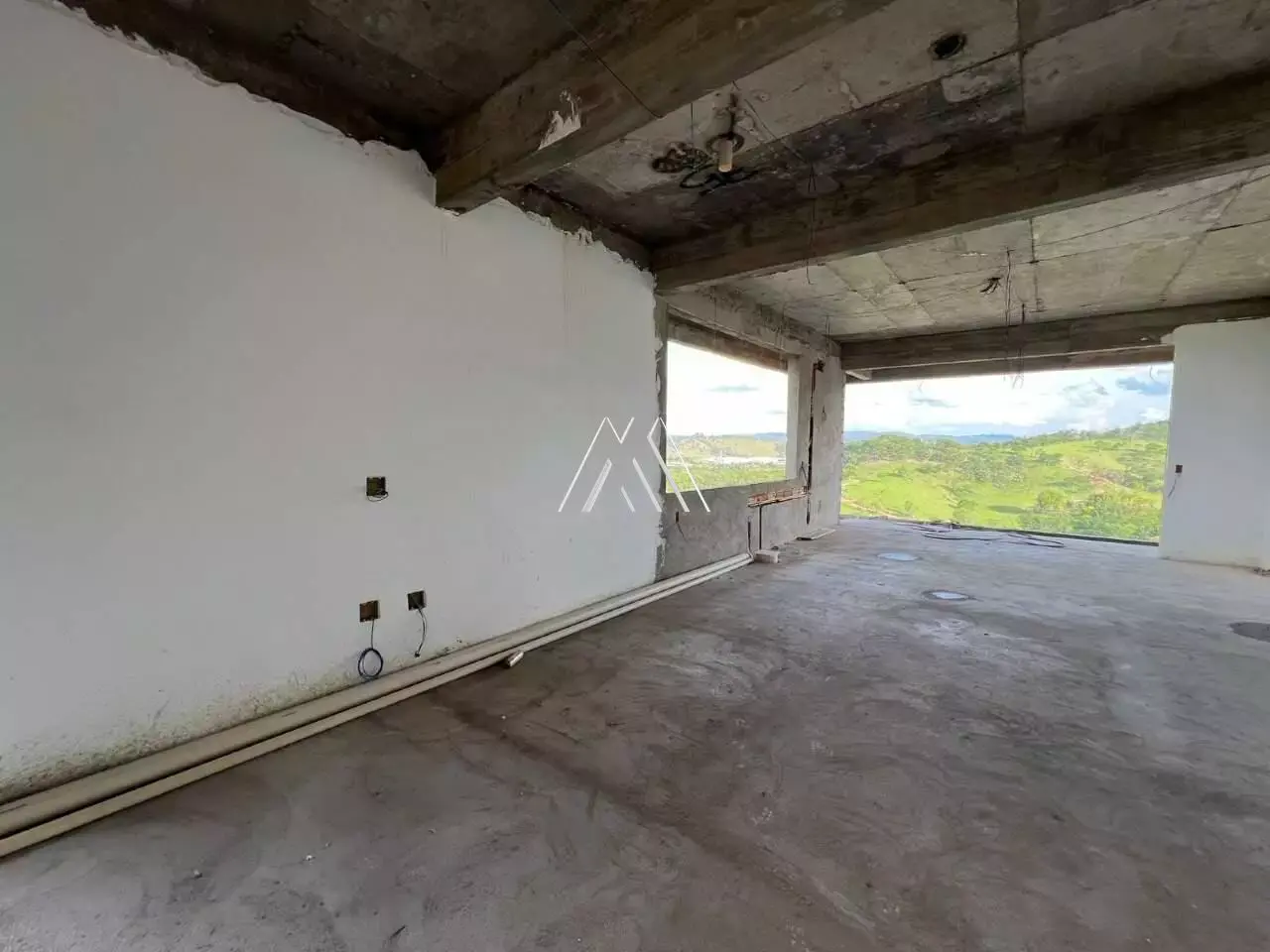 Vendo casa de alto padrão em construção no Condomínio Mirante Lago Sul
