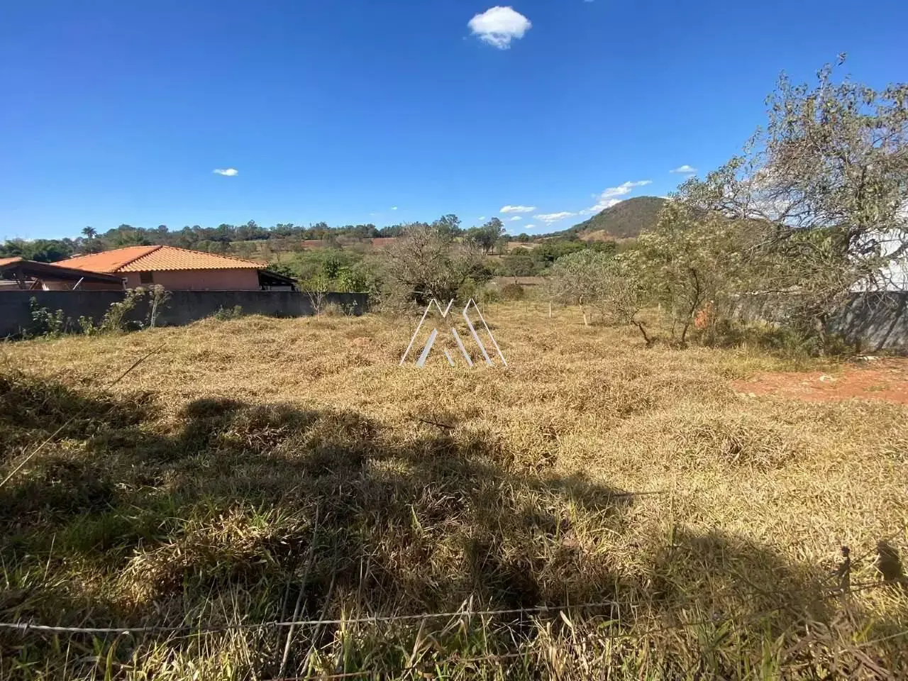 Vendo lote em Itaúna com ótima localização! — 1.570 m² no Lopes