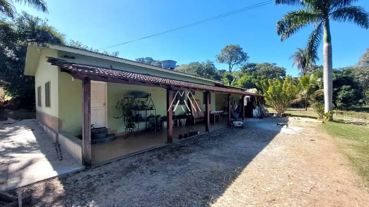 Vendo sítio em Itaúna em excelente localização!