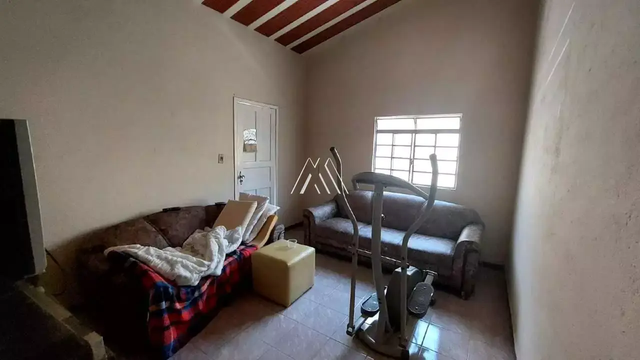 Vendo sítio em Itaúna em excelente localização!