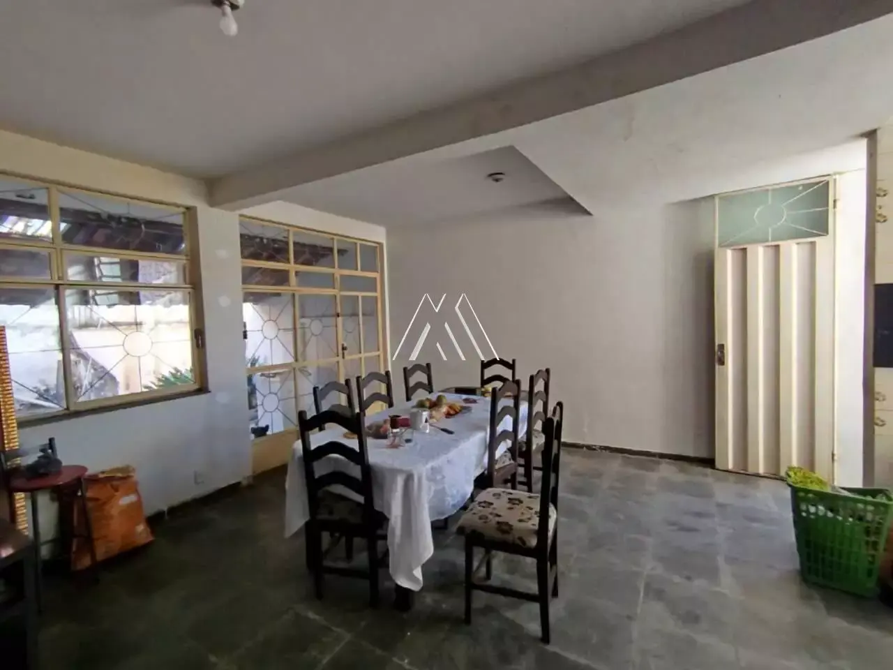 Vendo casa em Itaúna em excelente localização! — Casa 4 quartos no Centro