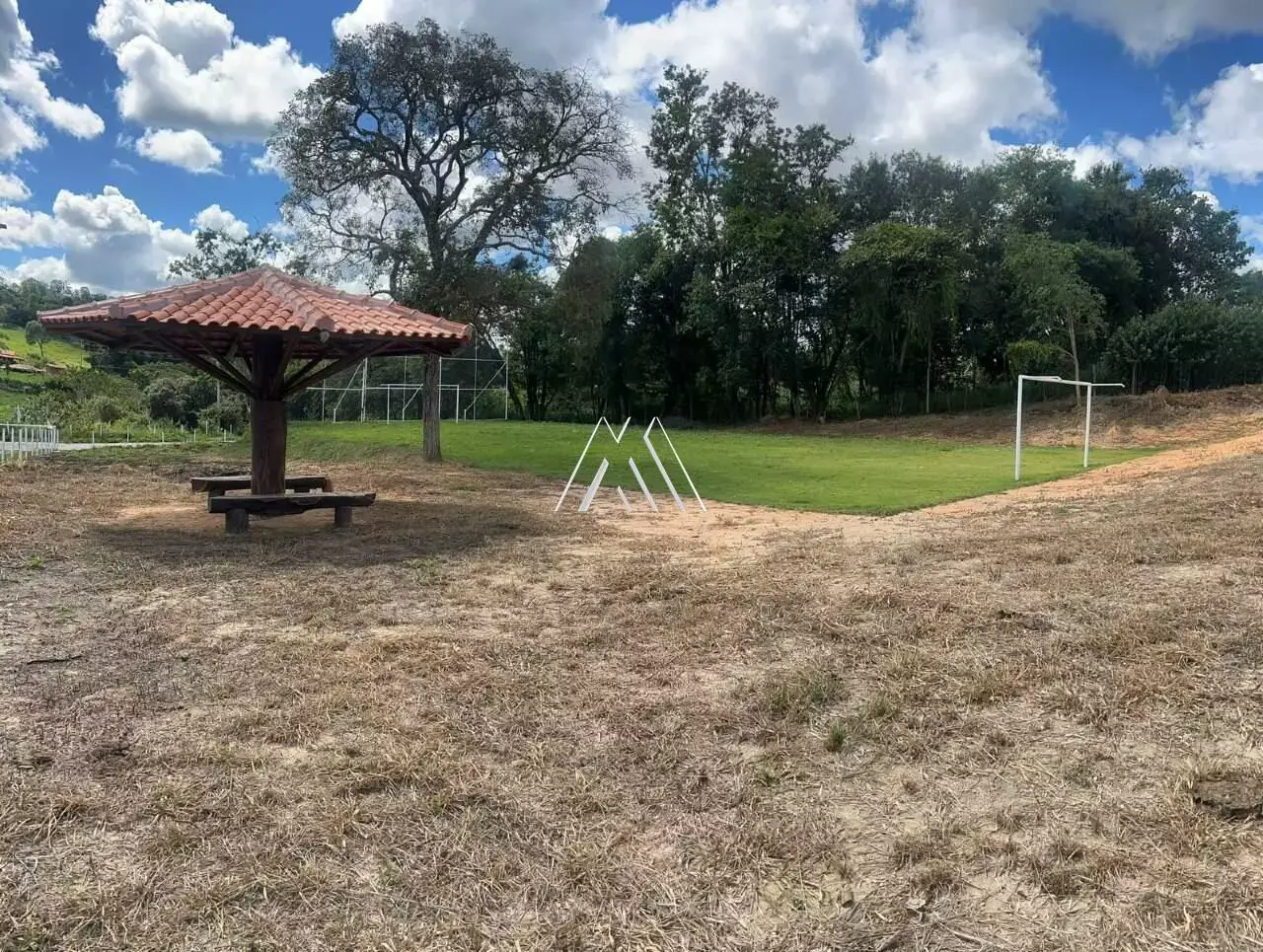 Vendo chácara em Itaúna em excelente localização!
