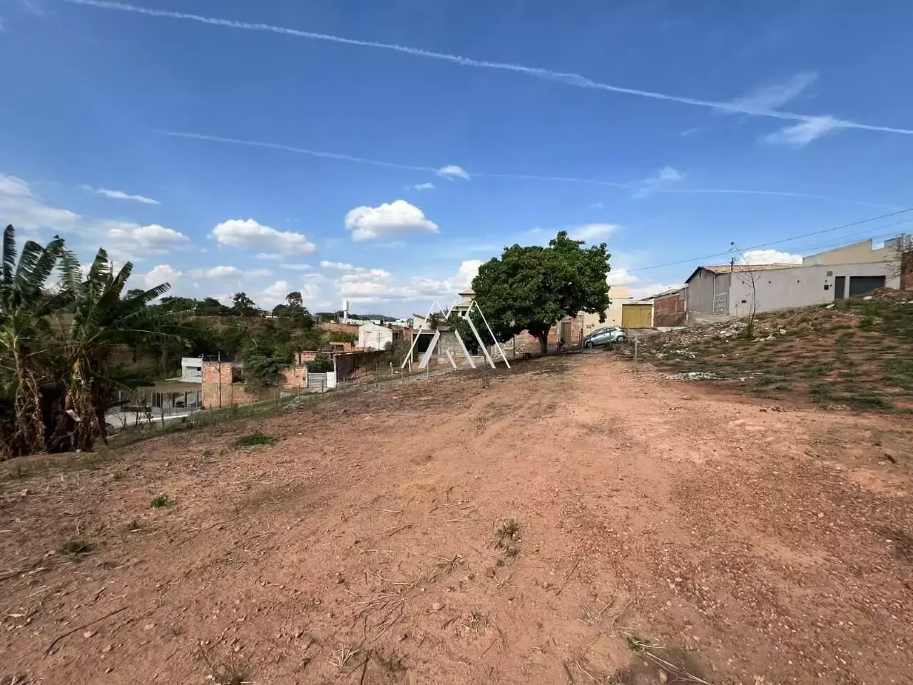 Vendo lote com 453m² no Vale das Aroeiras
