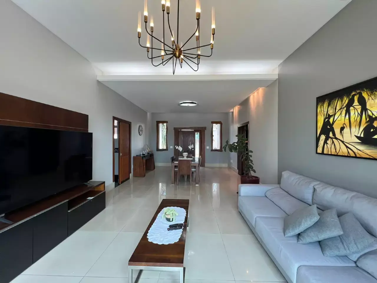 Vendo casa com 03 quartos e com 04 vagas de garagem no Belvedere