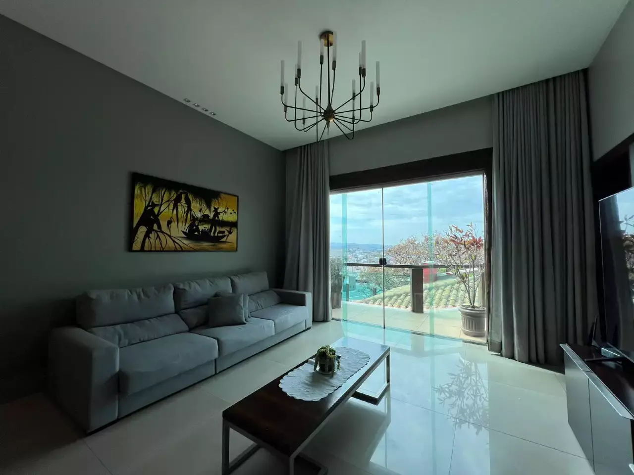 Vendo casa com 03 quartos e com 04 vagas de garagem no Belvedere