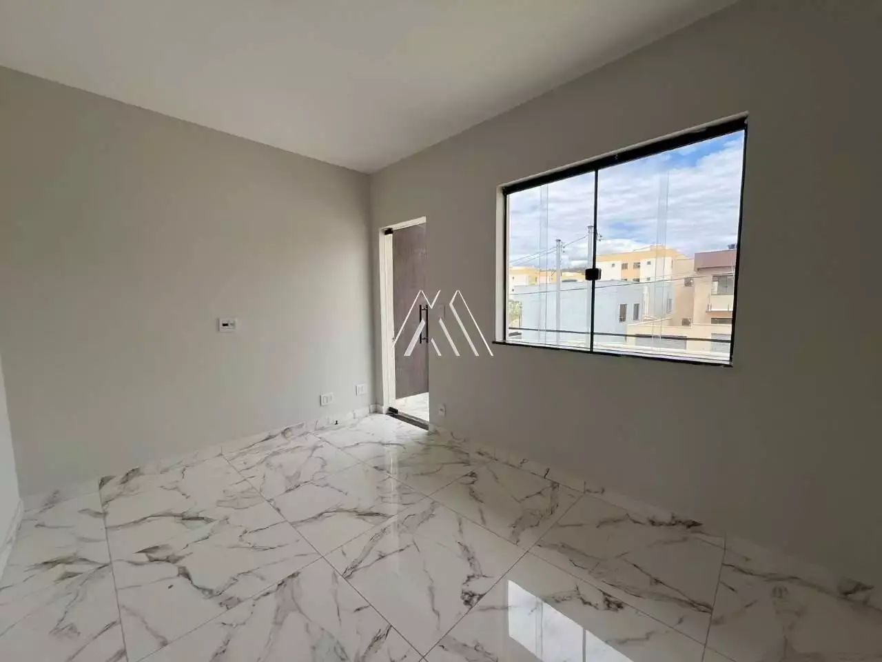 Vendo casa com 03 quartos e 01 suíte no Aeroporto