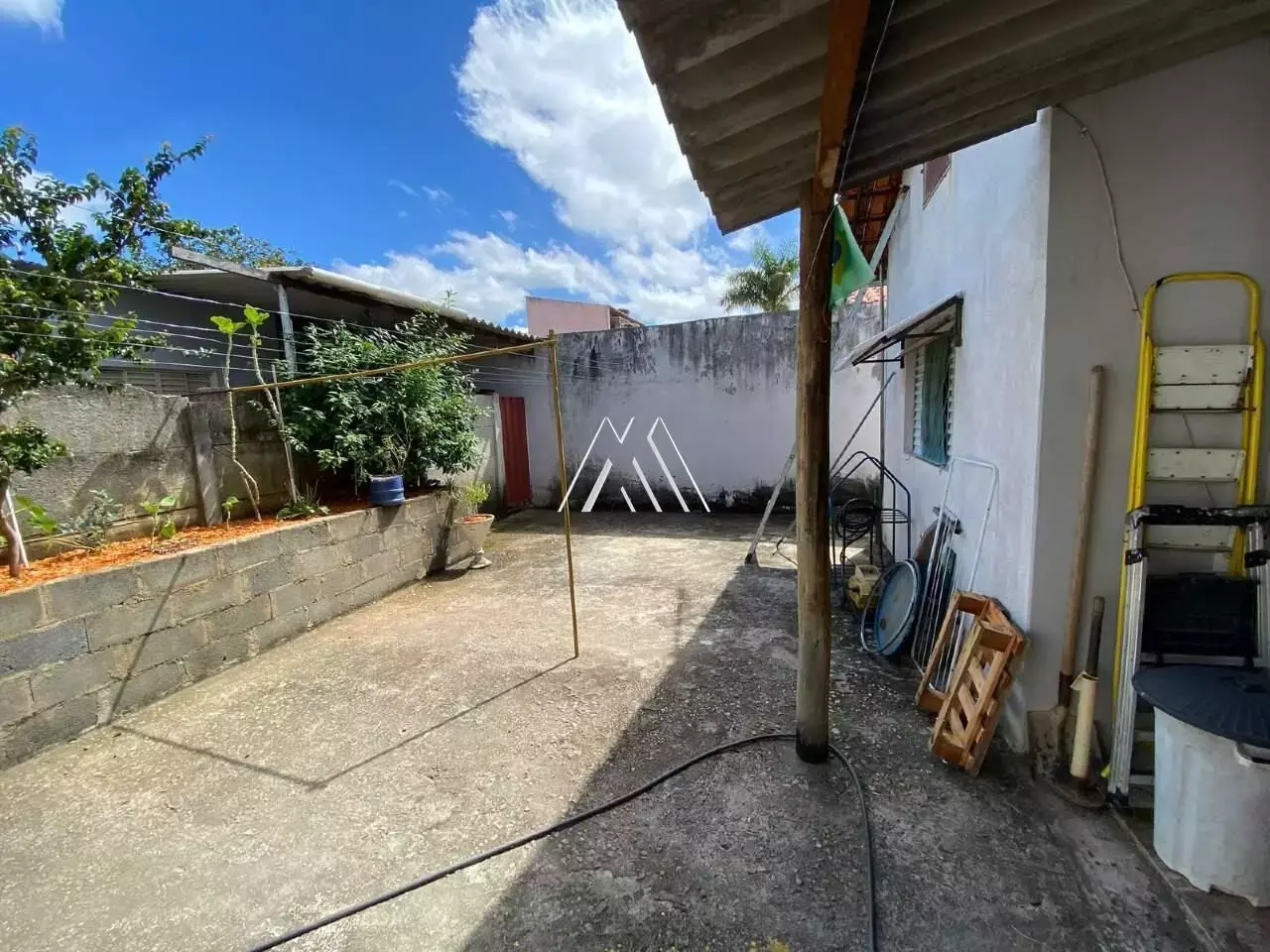 IMÓVEL PARA VENDA - AEROPORTO - Casa 2 quartos com vaga para 4 carros