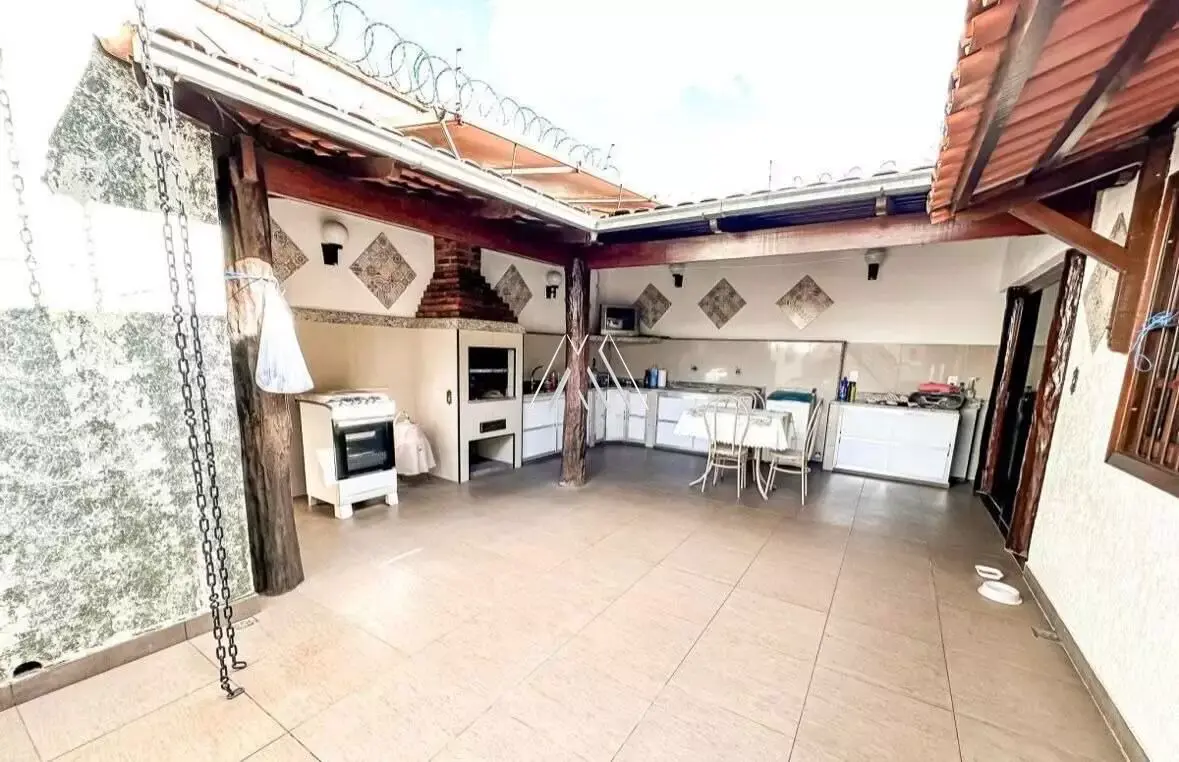 IMÓVEL PARA VENDA - LOURDES - ITAÚNA MG — Casa 4 quartos com 2 suítes