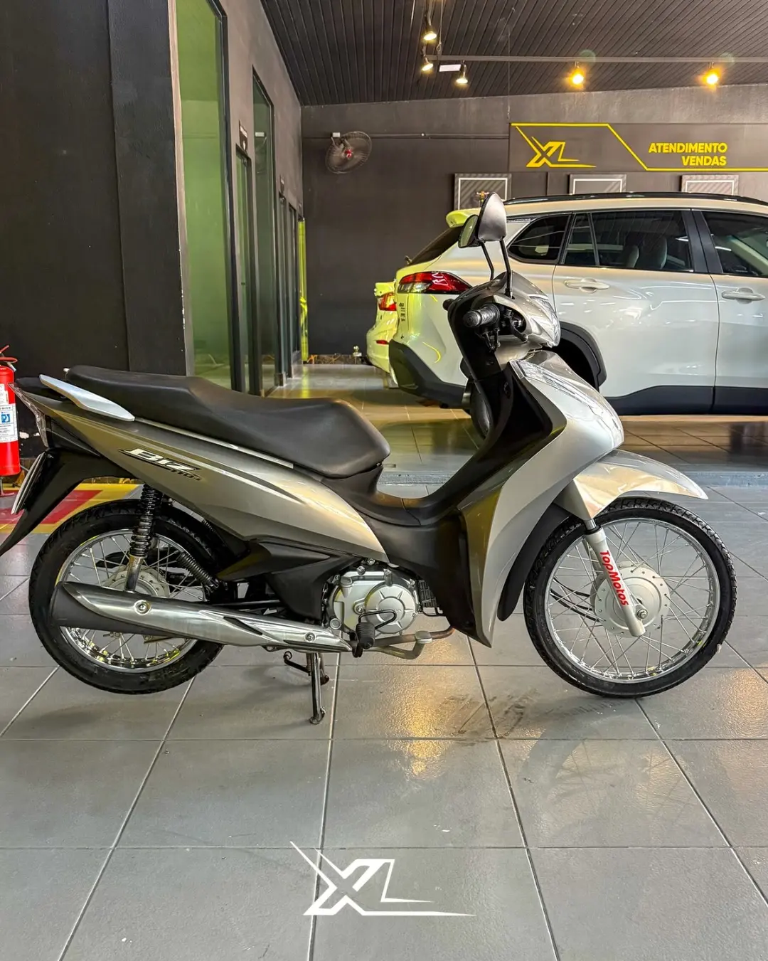 Honda Biz 110i 2023/2024 prata com 9.569 km