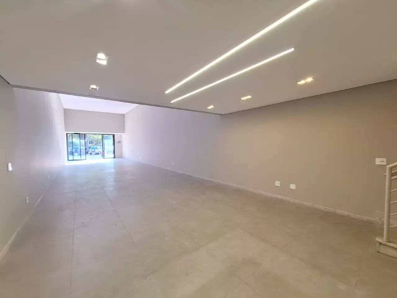 Loja ampla com excelente localização — Centro