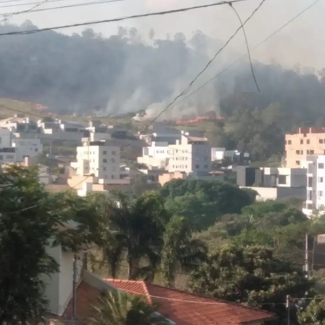 Incêndio consome 20 hectares no bairro Santanense