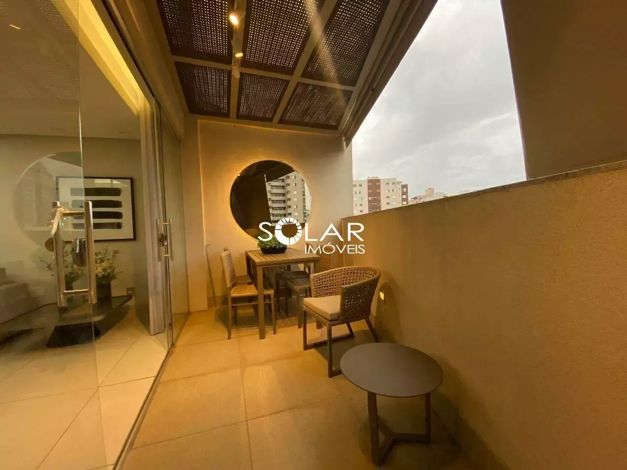 RARIDADE NO MERCADO: Apartamento com duas áreas externas próximo à Jove Soares no Centro de Itaúna