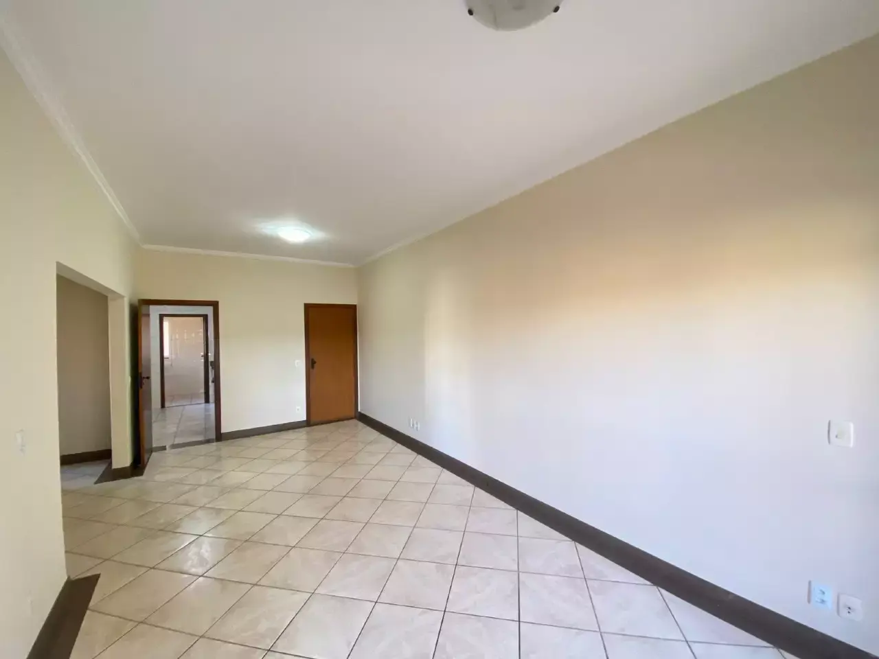 ÓTIMO APARTAMENTO NO CENTRO — 3 quartos para alugar