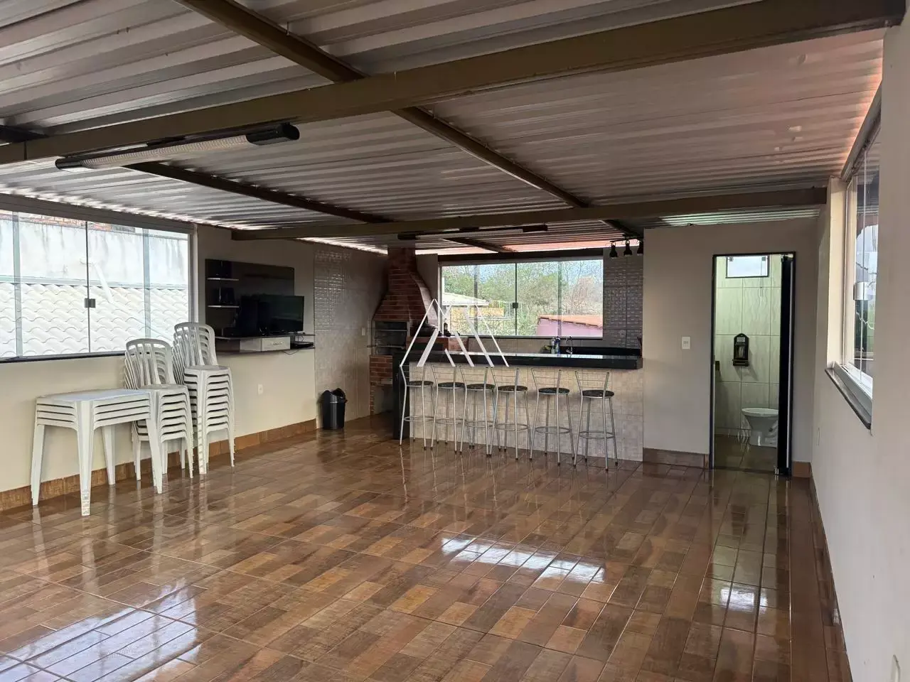 Sítio à venda na Barragem — 2 quartos, piscina e churrasqueira