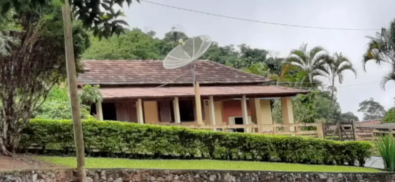 Fazenda à venda na Área Rural — 4 quartos, 2 suítes