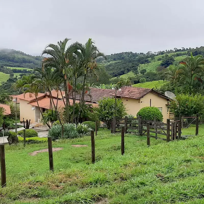 Fazenda à venda na Área Rural — 4 quartos, 2 suítes