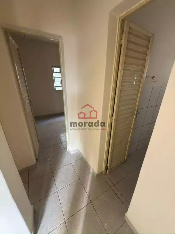 Casa 2 quartos excelente localização para alugar no bairro Nogueirinha