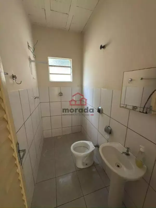 Casa 2 quartos excelente localização para alugar no bairro Nogueirinha