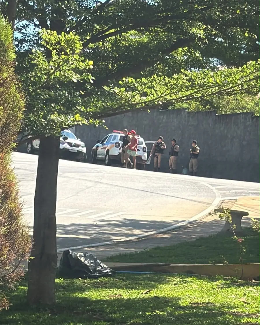 Homem com faca é preso pela PM no bairro Tropical