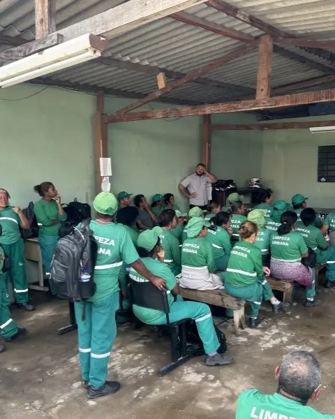 SAAE participa de palestra sobre saúde mental com equipe de limpeza urbana