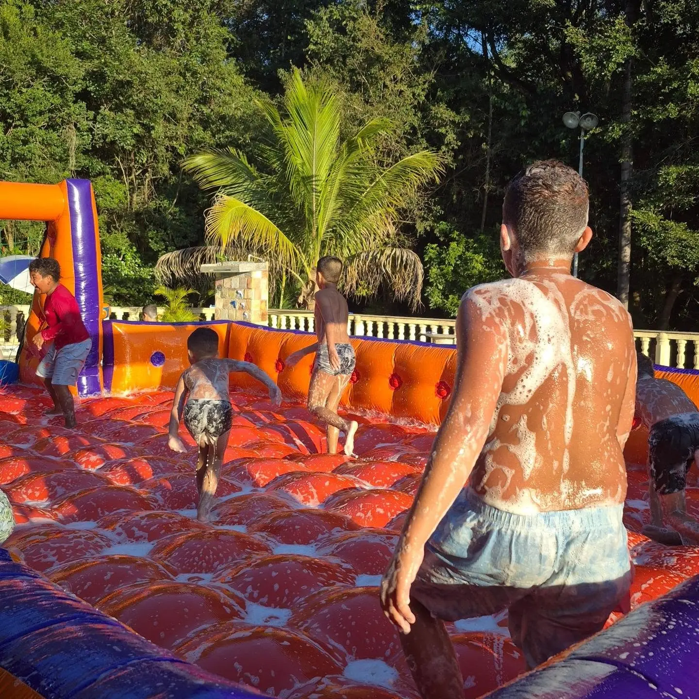 Locação de brinquedos infláveis para festas