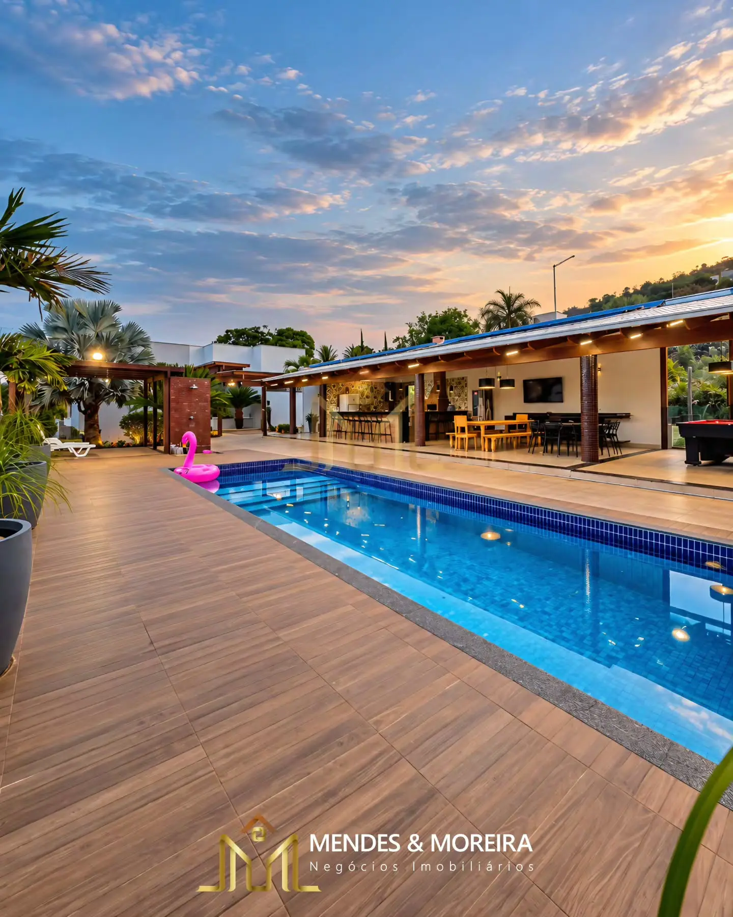 Casa 4 Suítes à Venda – Condomínio Fechado