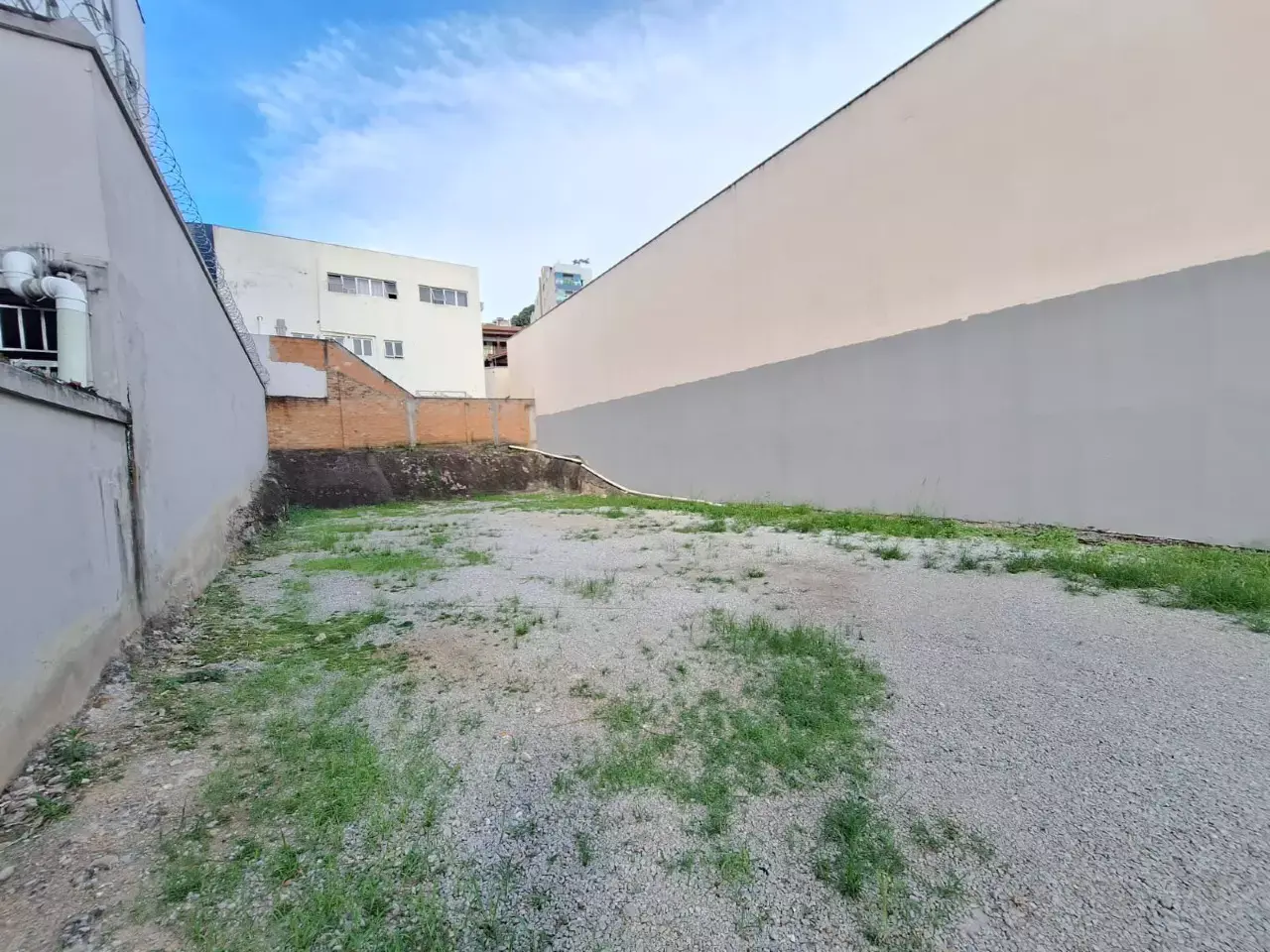 Lote com ótima localização nas Graças — 300 m²