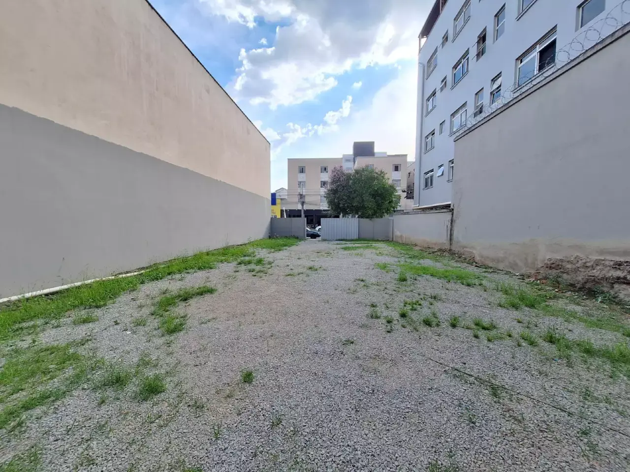 Lote com ótima localização nas Graças — 300 m²