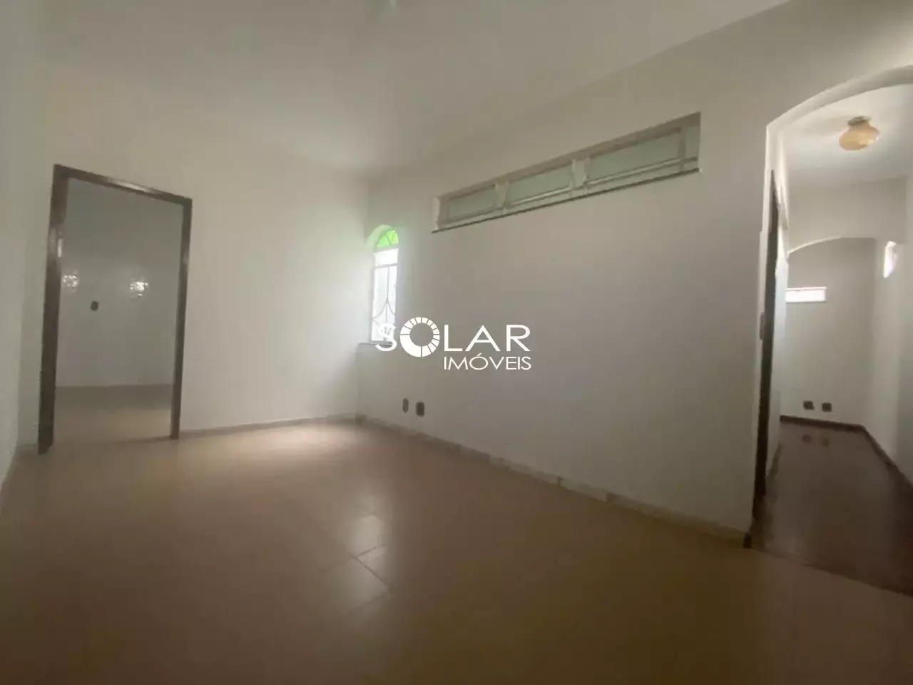 Apartamento com área para locação no Centro