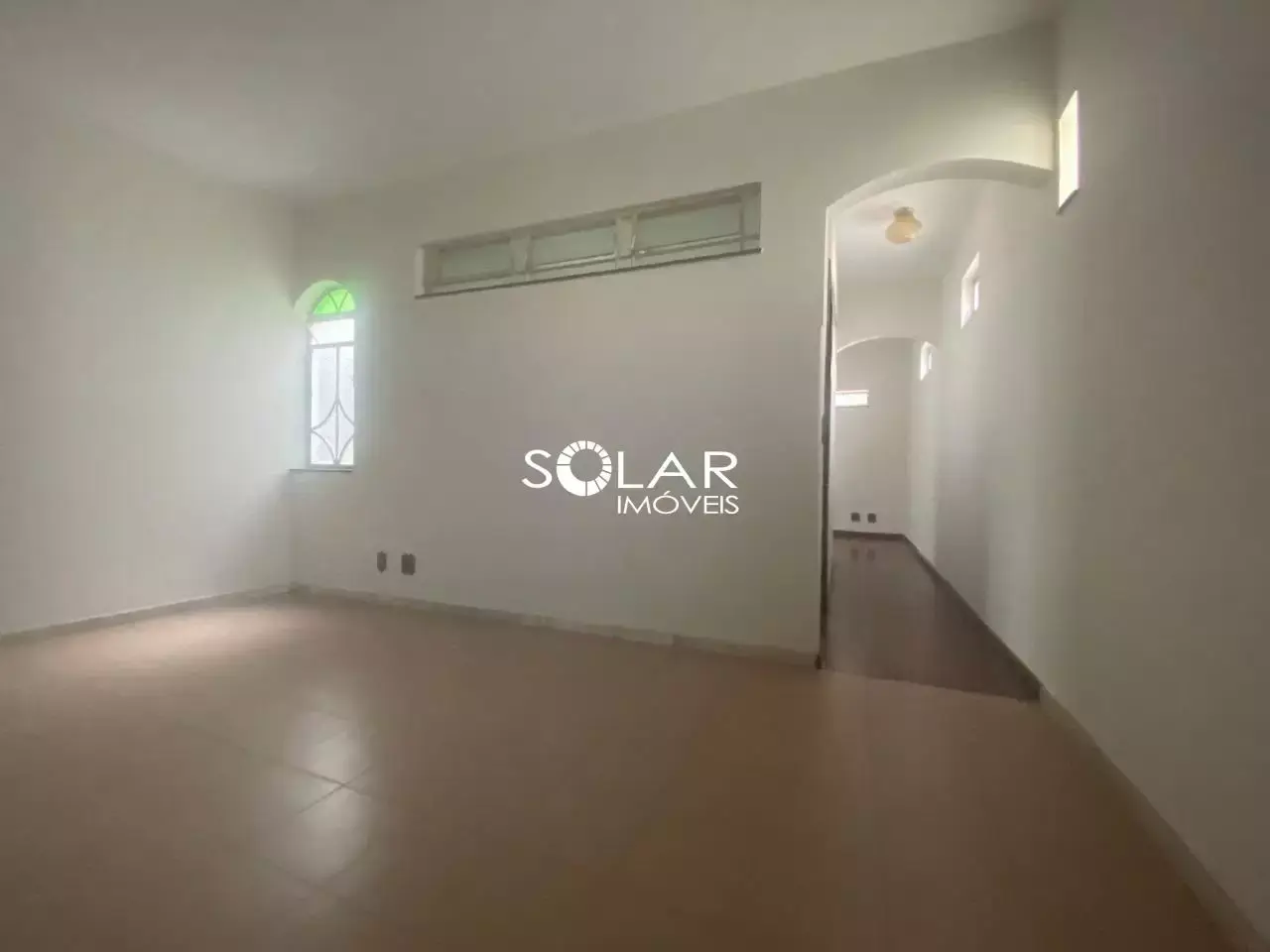 Apartamento com área para locação no Centro